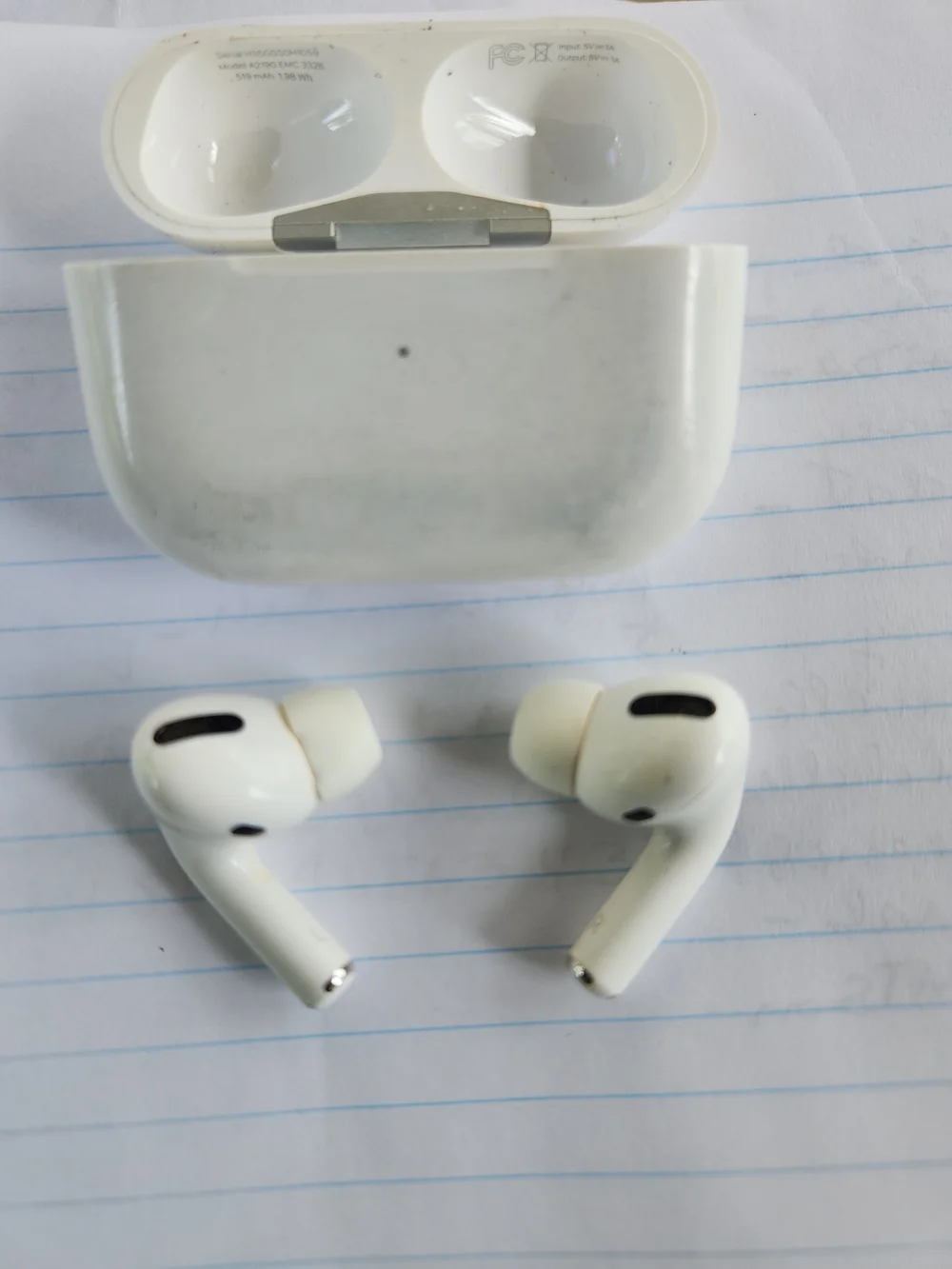 Apple White On‑Ear Wireless Earbuds with Charging Case